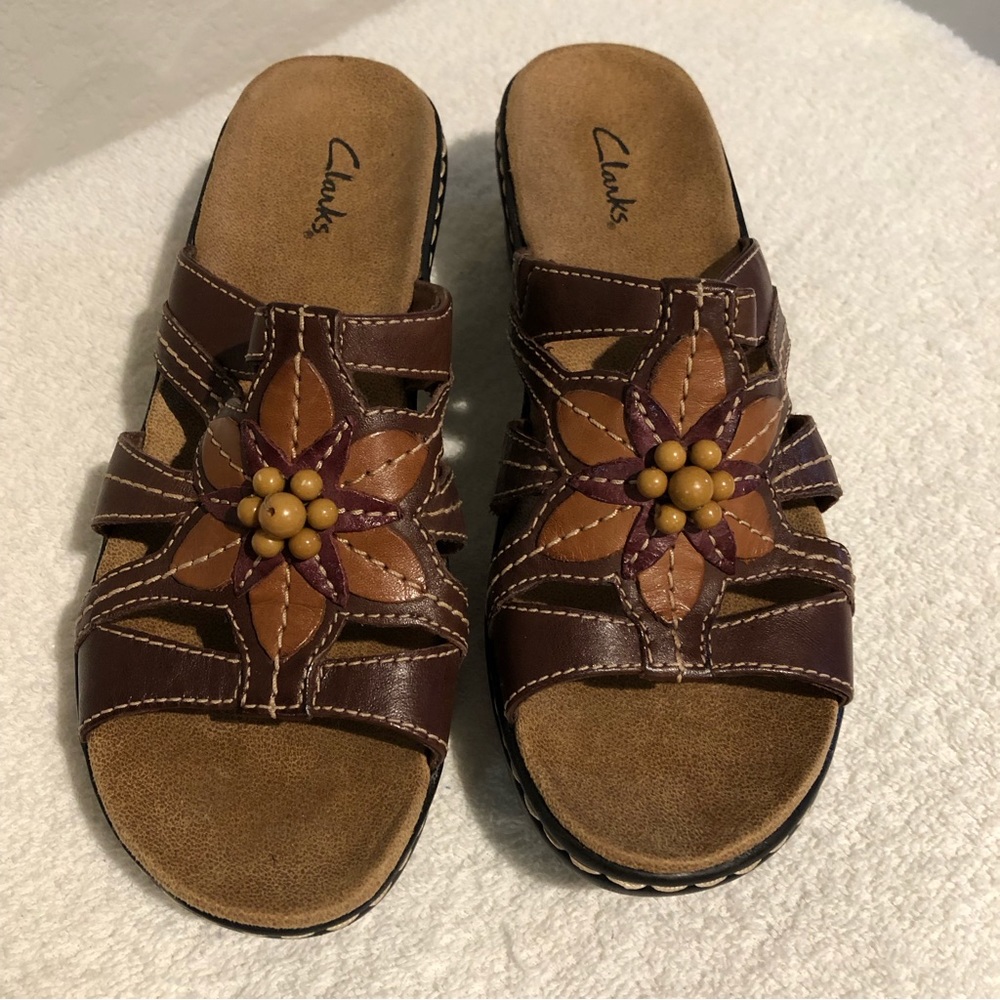 Clarks Women's 7M Lexi Slide Wedge Brown Leather Floral Beaded Sandals